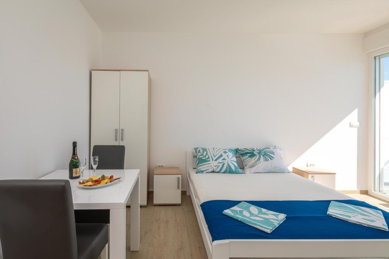 Absolute Beach Holidays Daire Dugi Rat Dış mekan fotoğraf